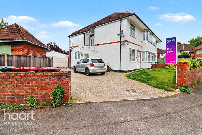 2 Bedroom Maisonette For Sale In Northcroft, Slough, SL2