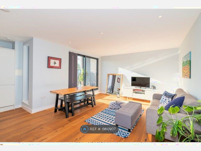 2 Bedroom Flat To Rent In Hermitage Lane Streatham, London, SW16