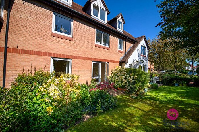2 Bedroom Flat For Sale In Friern Watch Avenue, Homan Court, N12