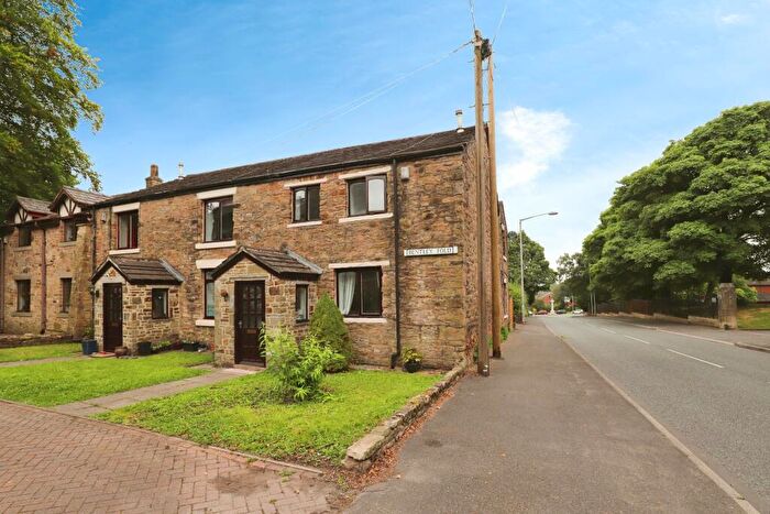 3 Bedroom Cottage To Rent In High Street, Bury, BL8