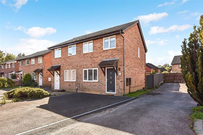 2 Bedroom Semi-Detached House For Sale In Starina Gardens, Waterlooville, PO7