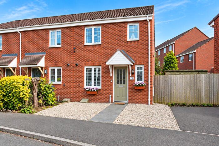3 Bedroom End Of Terrace House For Sale In Izod Road, Rugby, CV21