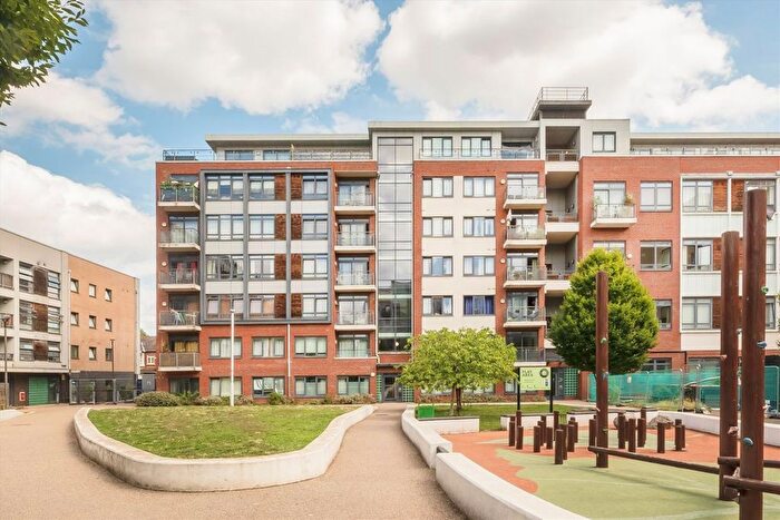 2 Bedroom Flat To Rent In Larden Road, Acton, W3