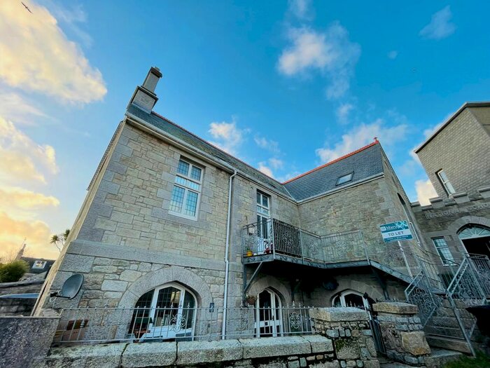 3 Bedroom Flat To Rent In Voundervour Lane, Penzance, TR18