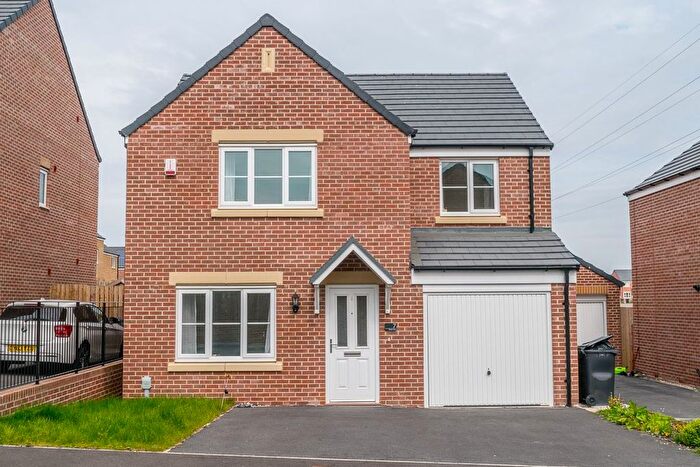 4 Bedroom Detached House To Rent In Rotary View, Morley, Leeds, LS27