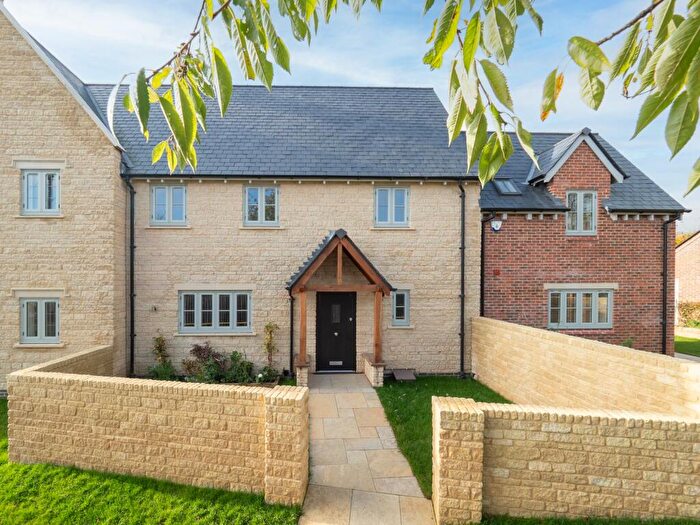 4 Bedroom Semi-Detached House For Sale In Chapel Lane, Newbold On Stour, CV37