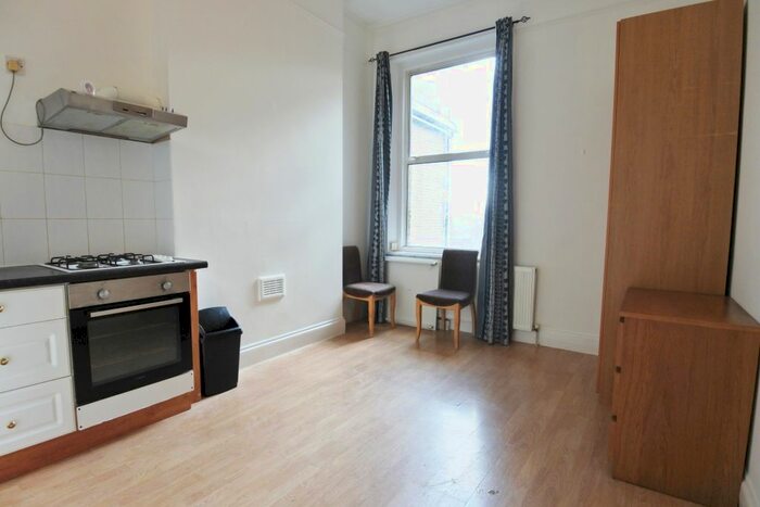 Studio To Rent In Cricklewood Broadway, Cricklewood, NW2