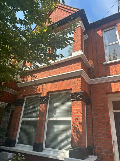 2 Bedroom Flat To Rent In Alexandra Road, Chiswick, W4