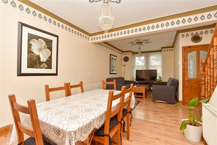 3 Bedroom Terraced House For Sale In Windsor Road, Gillingham, Kent, ME7