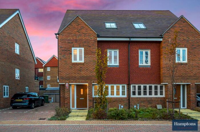 4 Bedroom Semi-Detached House To Rent In Beatrice Square, Tadworth, KT20