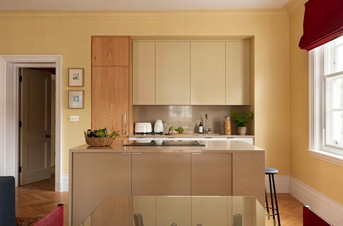 2 Bedroom Flat To Rent In Harley Street, London, W1G