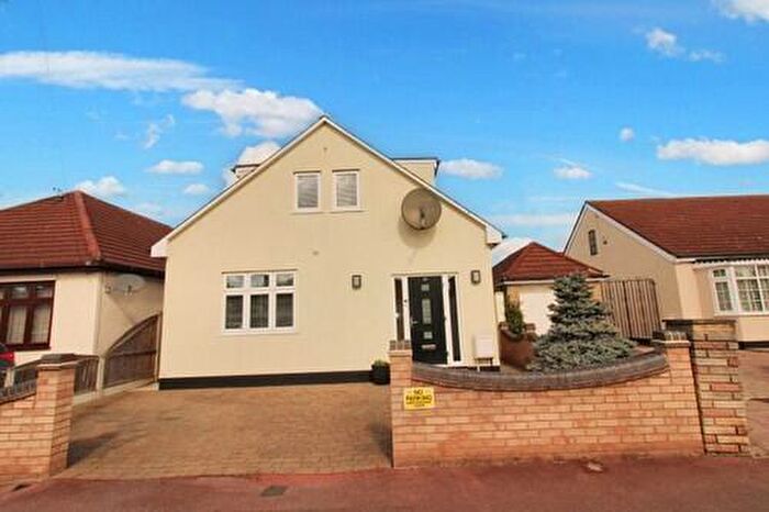 4 Bedroom Bungalow For Sale In Manor Road, Dagenham, RM10