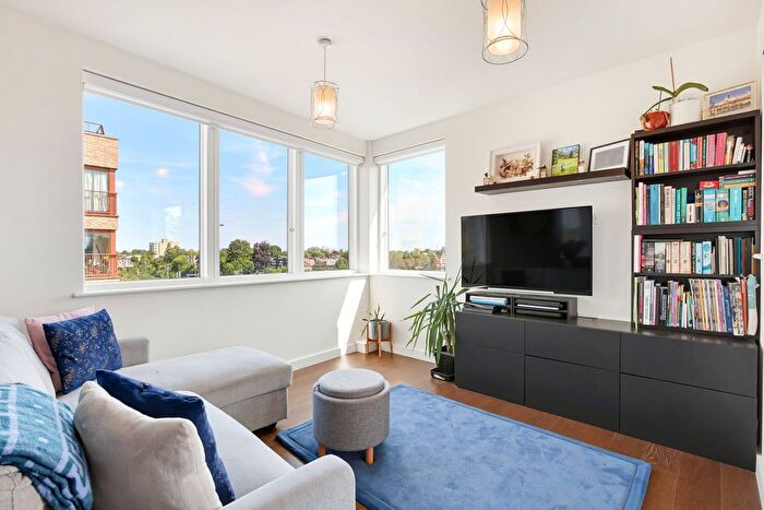 1 Bedroom Flat For Sale In Relph Court, Kenneth Way, Ealing, London, W5