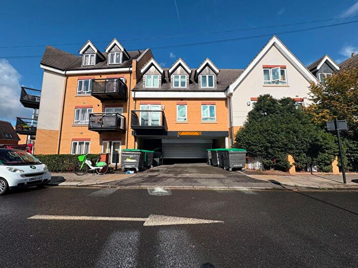 1 Bedroom Flat For Sale In Featherstone Court, Featherstone Road, Southall, UB2