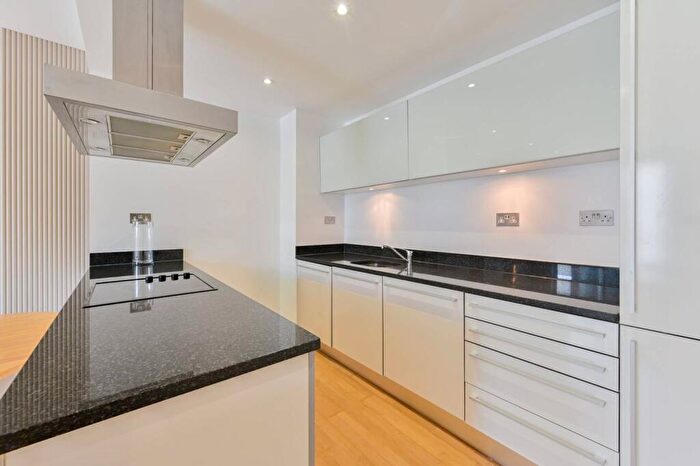 2 Bedroom Flat To Rent In Yvon House, Battersea Park, London, SW11