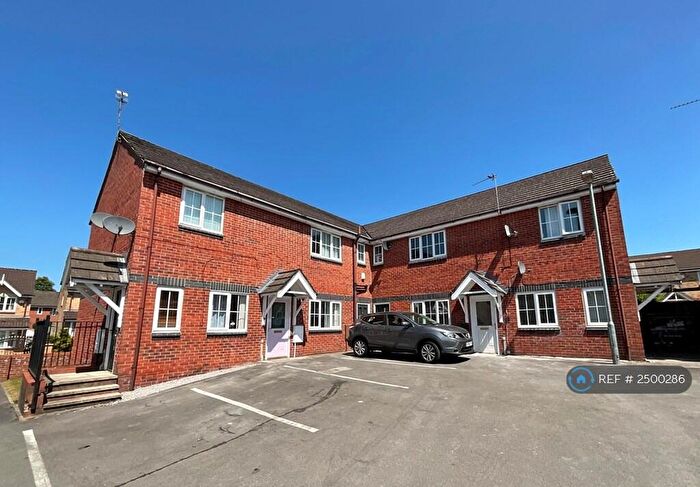 2 Bedroom Maisonette To Rent In Bellfield Close, Manchester, M9