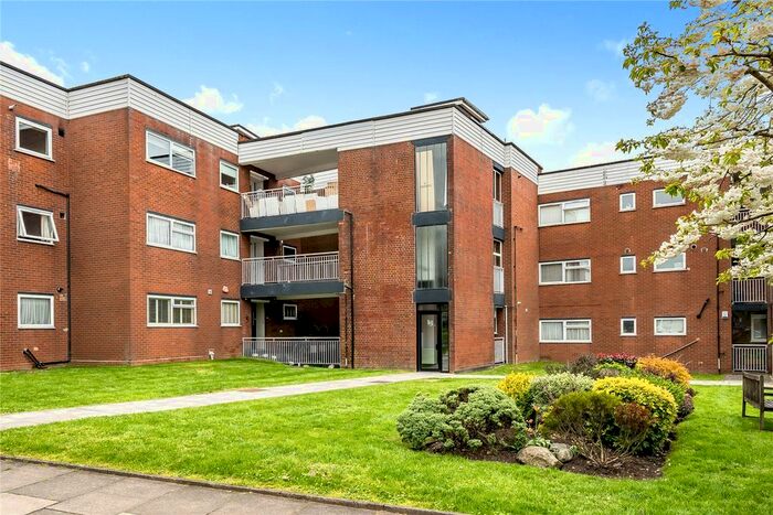 3 Bedroom Flat To Rent In Balmore Crescent, Cockfosters, EN4