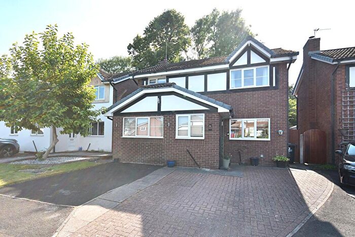 3 Bedroom Detached House For Sale In Linnet Grove, Macclesfield, SK10