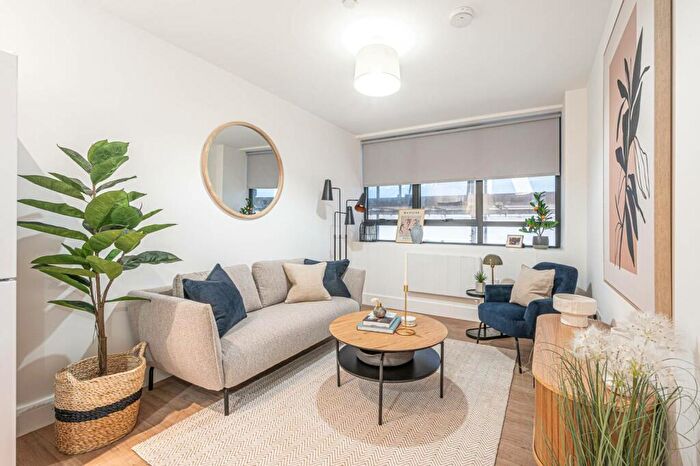 1 Bedroom Flat To Rent In Steeplemount House., Enfield, EN2