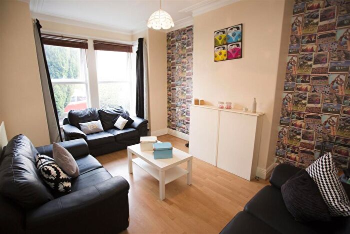 6 Bedroom Terraced House To Rent In Ash Road, Headingley, Leeds, LS6