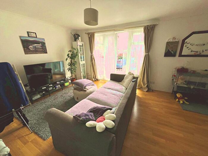 2 Bedroom Flat To Rent In Waldair Court, E16