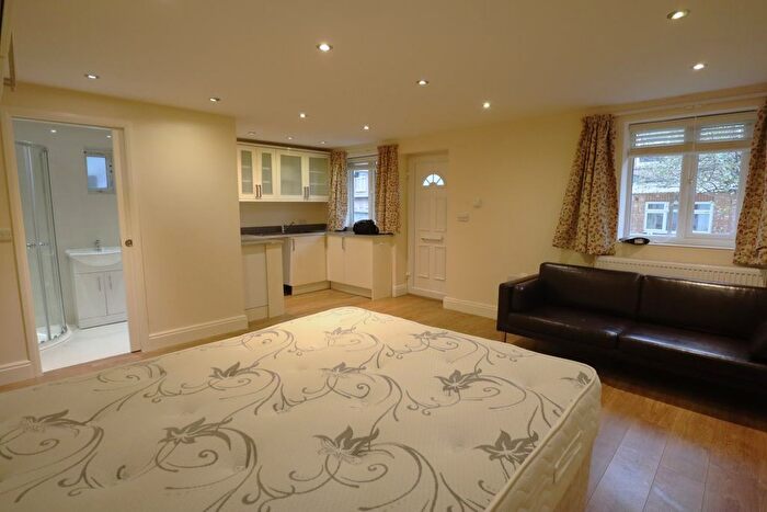 Studio To Rent In Montpelier Rise, London, NW11