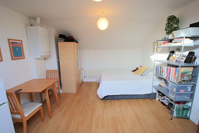 Studio To Rent In North End Road, London, SW6