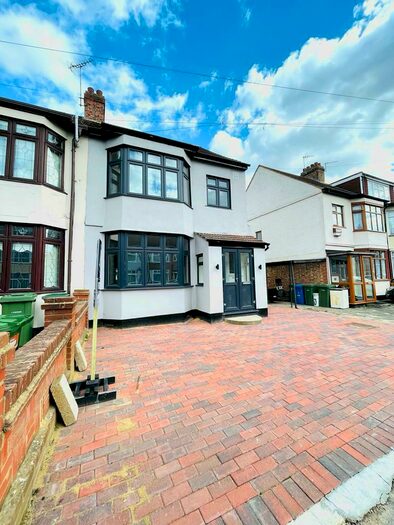 3 Bedroom Semi-Detached House To Rent In Rainsford Way, Romford, Hornchurch, Essex, RM12