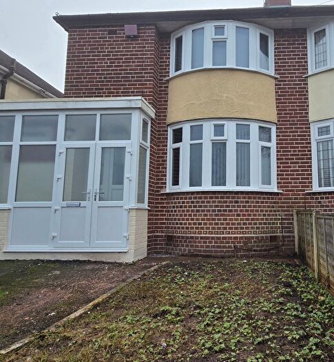 3 Bedroom Semi-Detached House To Rent In Kingswinford Road, Dudley, DY1