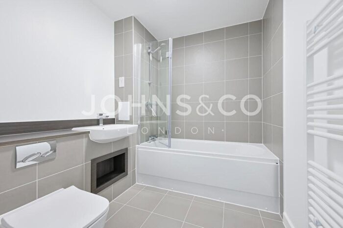 1 Bedroom Apartment To Rent In Vista Heights, Bermondsey Heights, Bermondsey, SE15