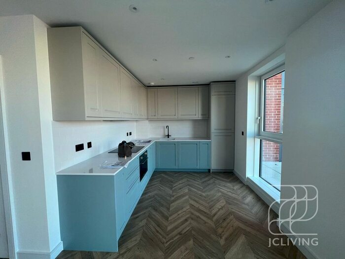 1 Bedroom Flat To Rent In Tryon House, Brook Street, KT1