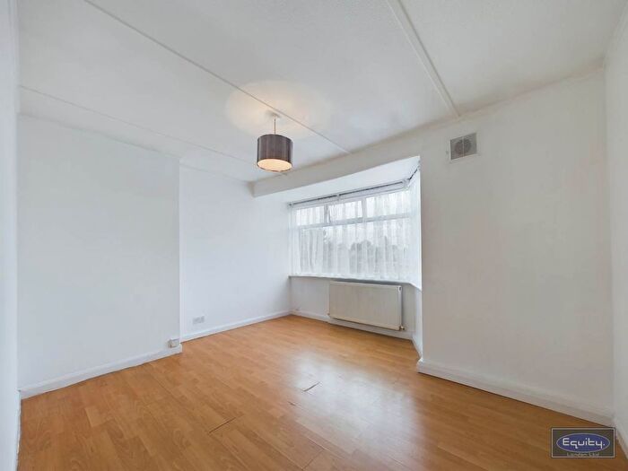 3 Bedroom Flat To Rent In Sherwood Park Avenue, Sidcup, Kent, DA15