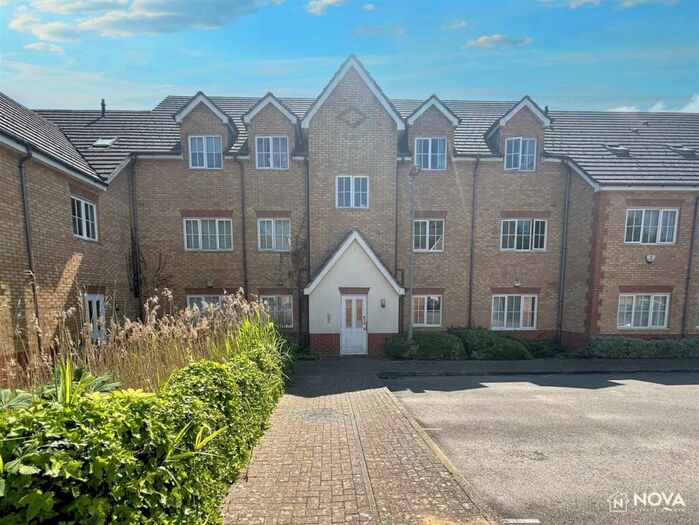 2 Bedroom Flat To Rent In The Wickets, Luton, LU2