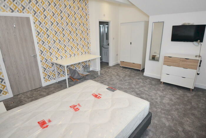 5 Bedroom Flat To Rent In Ladybarn Lane, Fallowfield, Manchester, M14