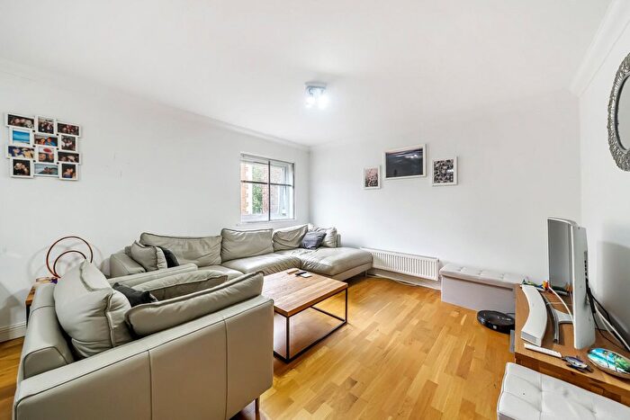 2 Bedroom Flat To Rent In The Grove, Isleworth, TW7