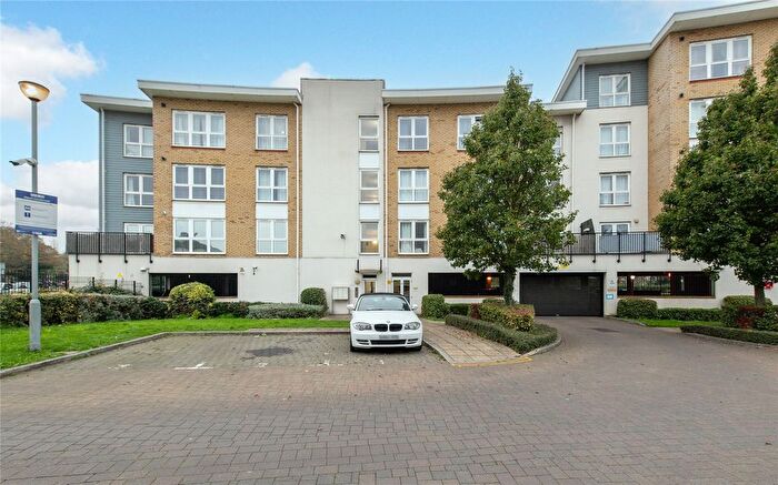 2 Bedroom Flat For Sale In Romulus Road, Gravesend, Kent, DA12