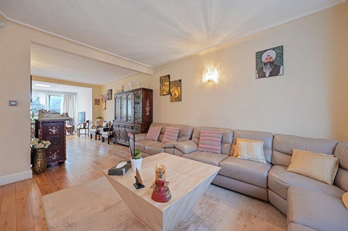 5 Bedroom Semi-detached House For Sale In Tithe Walk, Mill Hill, NW7