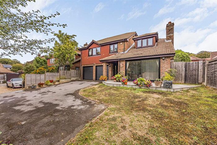 5 Bedroom Detached House For Sale In Woodland View, Lovedean, PO8