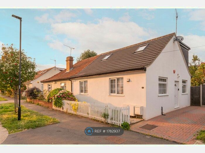 3 Bedroom Semi-Detached House To Rent In Lytton Avenue, London, N13