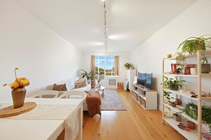 2 Bedroom Flat To Rent In Harrow Lodge, St. Johns Wood Road, NW8