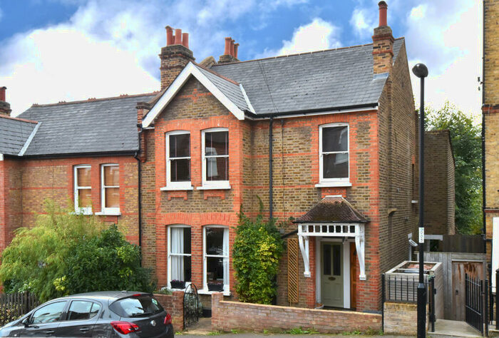 2 Bedroom Flat To Rent In Benson Road, SE23