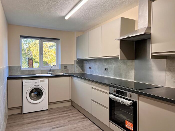 2 Bedroom Flat To Rent In Church Road, Great Bookham, KT23