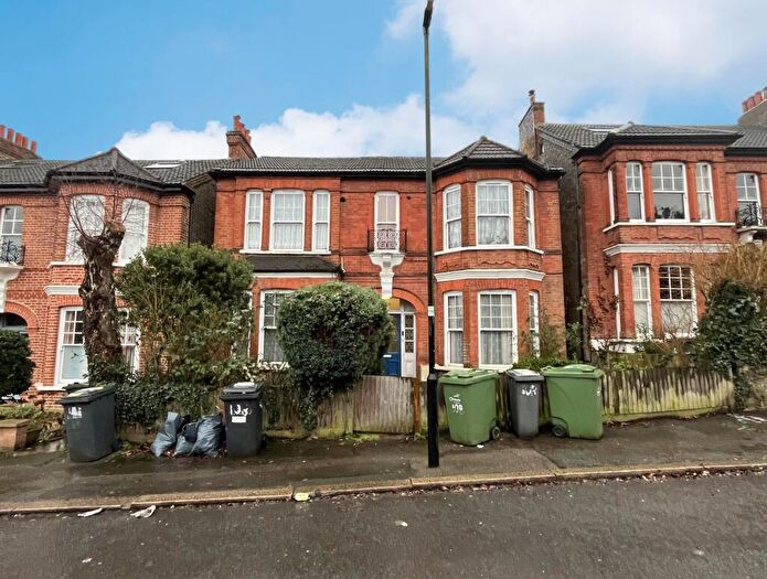 3 Bedroom Flat For Sale In A St. Julians Farm Road, Norwood, London, SE27