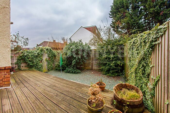 2 Bedroom Flat To Rent In Grand Drive, Raynes Park, SW20