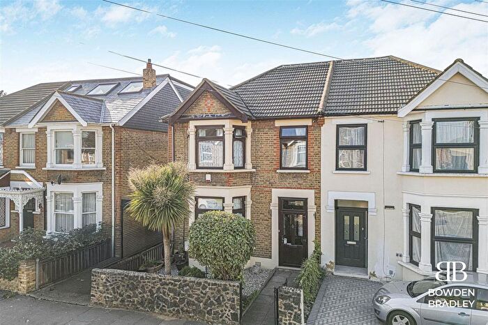 3 Bedroom Property For Sale In Beddington Road, Ilford, IG3
