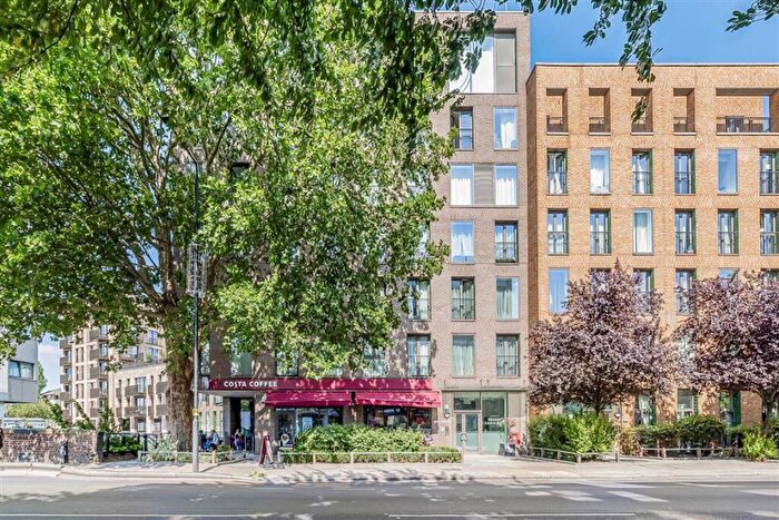 3 Bedroom Flat For Sale In Regent Canalside, Camden, NW1