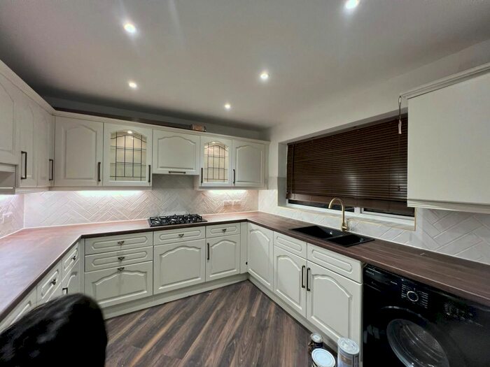 4 Bedroom Semi-Detached House To Rent In The Street, Farnham, GU10