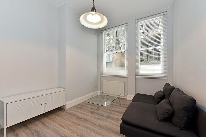 1 Bedroom Flat To Rent In Hurlingham Mansions, New Kings Road, London, SW6