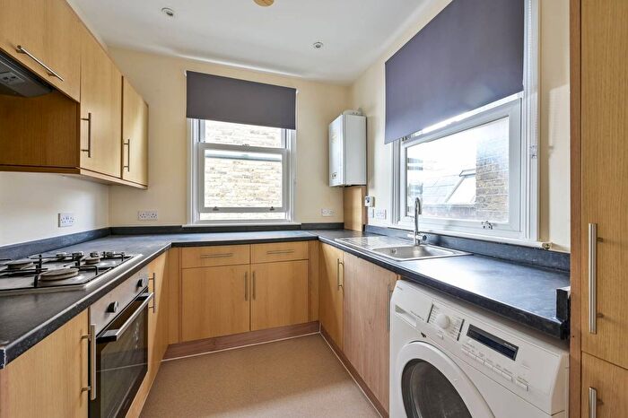 2 Bedroom Flat To Rent In Merton Road, Southfields, London, SW18