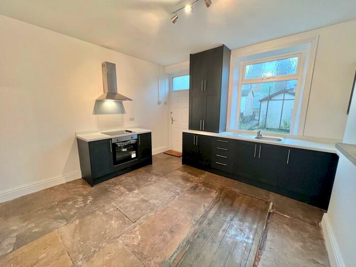 2 Bedroom House To Rent In Clifby, Halifax, HX2